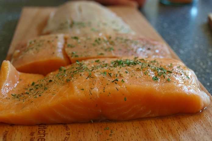 manfaat ikan salmon
